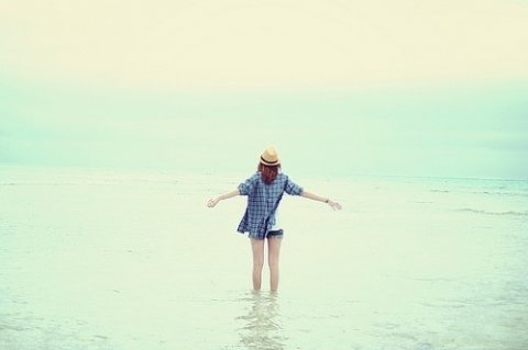 一个女孩梦见寂静的海 一个女孩梦见寂静的海