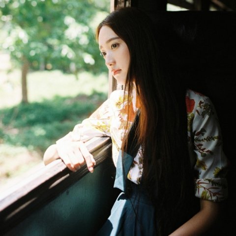 我在陌生的感动里,寻找一个像你的人 我在陌生的感动里,寻找一个像你的人