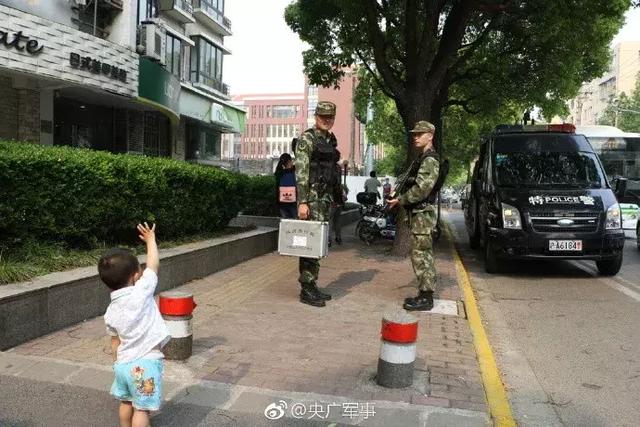 打不倒我们的都会让我们更强大,请你撑下去