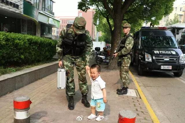 打不倒我们的都会让我们更强大,请你撑下去