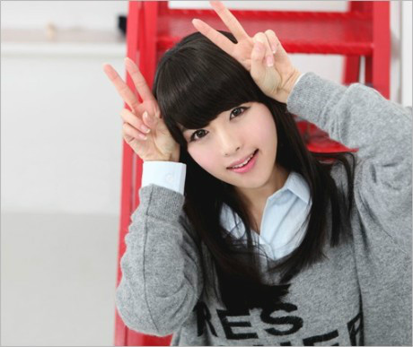 装可爱的女生