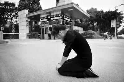 打不倒我们的都会让我们更强大,请你撑下去